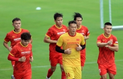Thủ môn ĐT Việt Nam chia sẻ đầy tâm trạng trước trận gặp Trung Quốc