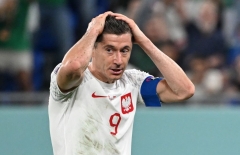Lewandowski lĩnh án treo giò 3 trận sau nỗi đau bị loại ở World Cup 2022
