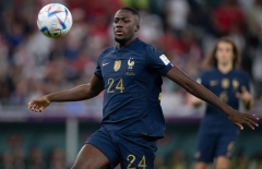 Hậu vệ tuyển Pháp bất ngờ nhận được tin nhắn thách thức trước trận gặp tuyển Anh