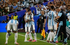 Hậu duệ Messi xuất hiện, khoảnh khắc chuyển giao khiến fan Argentina phấn khích