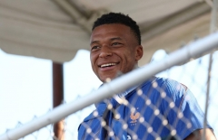Một hành động bất ngờ phơi bày phiên bản mới của Mbappé