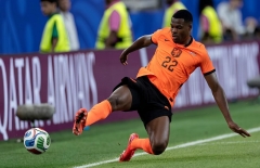 Real Madrid bị gạt sang bên, Denzel Dumfries chỉ nói một điều về tương lai