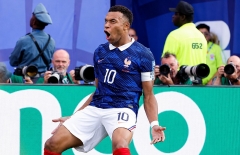 Mbappé đáp trả dữ dội khiến người Pháp phải công khai xin lỗi