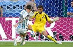 Bạn thân tiết lộ lời cầu cứu khiến 'nỗi ám ảnh của Messi' đổi đời ngoạn mục