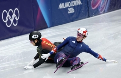 Làm 2 sao Trung Quốc bị ngã, VĐV người Anh khiến CĐV đối thủ phẫn nộ