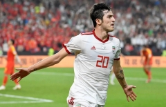 Chụp ảnh với lãnh đạo UAE, tiền đạo Iran bị gạch tên khỏi ĐTQG