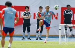 Nhật Bản bỏ sân tập giữa chừng, Mexico hứng chỉ trích dữ dội trước World Cup