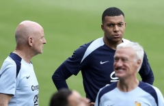 Mbappe không chịu nổi tin Deschamps sang Ý, nói ngay một câu