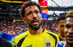 Thủ môn Cape Verde bật khóc sau kỳ tích World Cup vì nỗi đau không ai ngờ