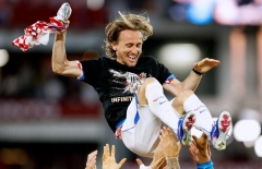 Modric gia nhập CLB 'Quý ông 200' trong ngày Croatia vượt ải Panama