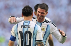 Đồng đội tiết lộ điều chưa từng thấy ở Messi trước đại chiến tuyển Anh
