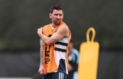500 phóng viên đổ xô đến xem Messi làm điều này trước trận Anh vs Argentina