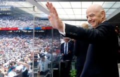 Chủ tịch FIFA gây bão: Bay vòng quanh Trái Đất 2,5 lần trong World Cup