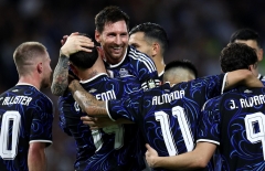 CHÍNH THỨC: Huyền thoại Argentina tuyên bố chia tay đội tuyển