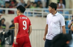 Đình Bắc làm điều này, HLV Kim Sang Sik lập tức ra tay