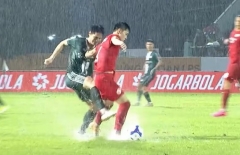 NÓNG: Ban kỷ luật VFF sẽ họp vụ Tấn Sinh đá thô bạo vào chân Đình Bắc
