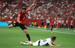 ĐỘC LẠ WORLD CUP: Đội tuyển thua đau vì chiếc quần rách