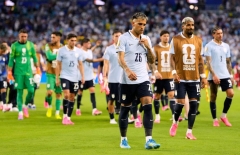BIẾN NÓNG WORLD CUP: Nghi vấn phòng thay đồ Uruguay lục đục trước trận sinh tử