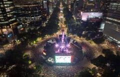 Đi bão như Việt Nam, cả Mexico vỡ òa trong đêm phá lời nguyền 40 năm