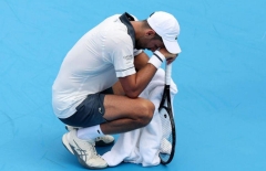 Djokovic gặp sự cố đáng lo, thua sốc ngay trận đầu tại Cincinnati