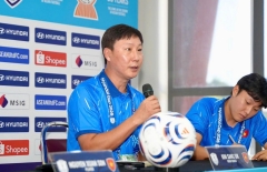 HLV Kim Sang Sik nói gì sau chiến thắng giúp ĐT Việt Nam đặt một chân vào chung kết AFF Cup?