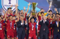 Quang Hải nói lời đặc biệt với HLV Kim Sang Sik sau chức vô địch AFF Cup 2026