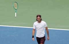 Tsitsipas bất ngờ tạo địa chấn trước hạt giống số 10 US Open