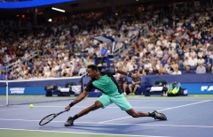 “Nghệ sĩ” làng banh nỉ mở màn show diễn cuối cùng tại US Open bằng chiến thắng lịch sử