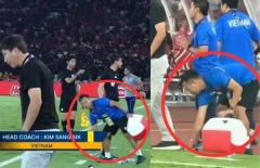 Bác sĩ U23 Việt Nam nói sự thật những chai nước ở đường biên