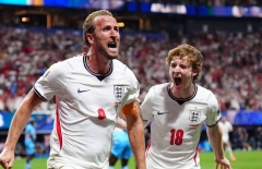 Harry Kane được so sánh với Messi sau màn cứu rỗi tuyển Anh