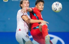 CĐV Singapore đồng loạt nhắc tên Việt Nam sau chiến thắng 2-0