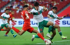 Báo Indonesia lo đội nhà tái diễn 'vận đen' trước Singapore