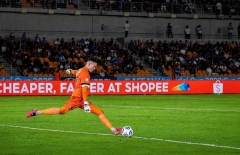 Thủ môn Philippines bất ngờ giải nghệ sau khi đội nhà bị loại tại AFF Cup