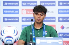 Hậu vệ Thái Lan 'gạt tình' với ngôi sao Singapore trước bán kết AFF Cup