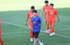 NÓNG: HLV Kim Sang-sik chia tay cộng sự Hàn Quốc sau FIFA ASEAN Cup