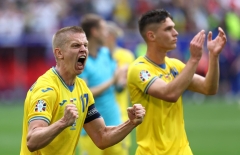 Thắng nghẹt thở Slovakia, Ukraine nuôi hy vọng đi tiếp