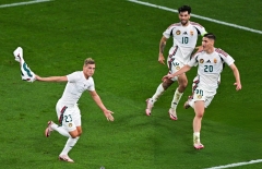 Thắng Scotland ở phút cuối, Hungary thắp lại hy vọng đi tiếp