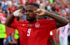 Cyle Larin: Từ người bị bỏ quên đến ngôi sao cứu cả Canada