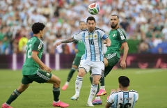 Trực tiếp bóng đá Argentina 0-0 Algeria: Messi suýt ghi bàn