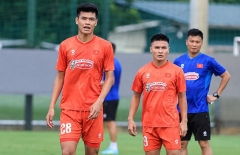 Trung vệ cao nhất lịch sử ĐT Việt Nam bất ngờ mất tích ở AFF Cup