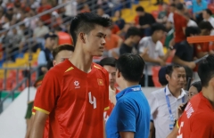 CHÍNH THỨC: Trung vệ cao nhất lịch sử ĐT Việt Nam ra mắt AFF Cup