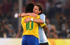 Ronaldinho nhắn nhủ xúc động khi Messi chia tay ĐT Argentina
