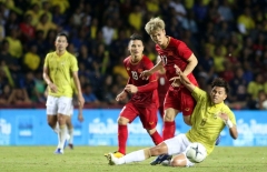 CĐV ĐNÁ đồng loạt réo tên ĐT Việt Nam khi Thái Lan chỉ dám gặp Brunei