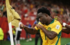 Kỷ lục gia 20 tuổi của Australia và hành trình từ trại tị nạn châu Phi đến World Cup