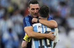 Scaloni nói một câu lạ sau ngày Messi vượt mọi huyền thoại World Cup