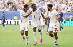 Jude Bellingham được khen nghĩa hiệp khi giúp Saka hoàn tất hat-trick