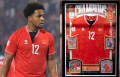 Công bố giá trị trúng đấu giá áo đấu bị kéo rách của Xuân Son