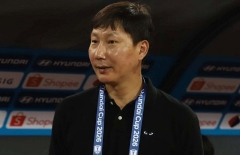 Báo Hàn nói về HLV Kim Sang Sik: 'Từ người bị quay lưng đến người hùng Việt Nam'
