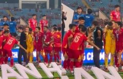 HLV Kim Sang Sik phải 'trả giá' sau màn ăn mừng chức vô địch AFF Cup 2026