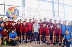 Vừa đến Indonesia, 2 tuyển thủ Việt Nam bất ngờ 'gặp sự cố' vì cốc cà phê